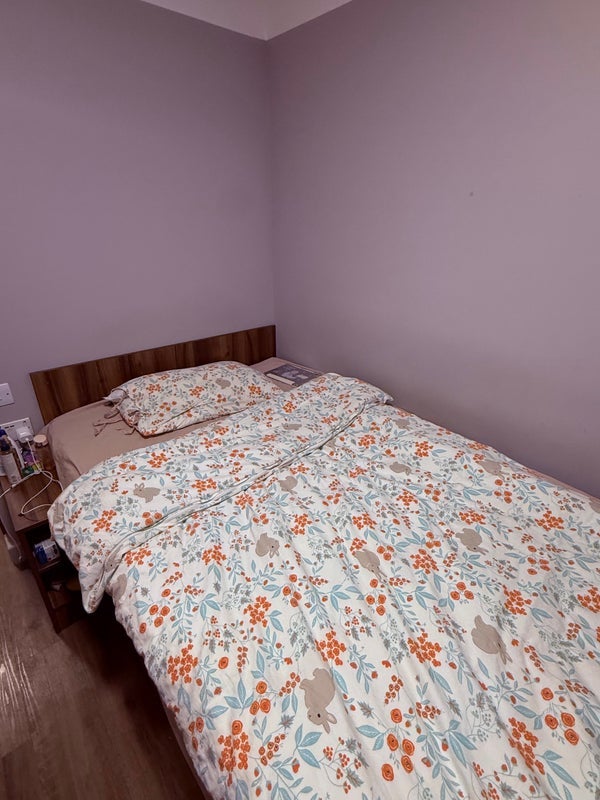 Room North End Road in Greater London