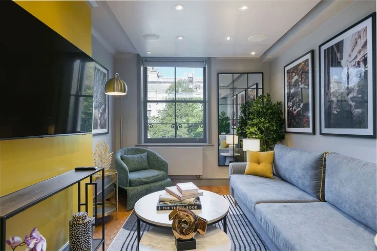 Flat Bloomsbury Square in Greater London