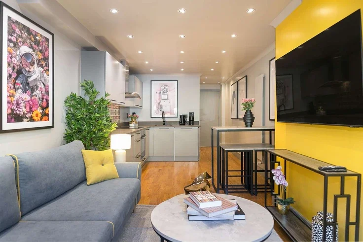 Flat Bloomsbury Square in Greater London