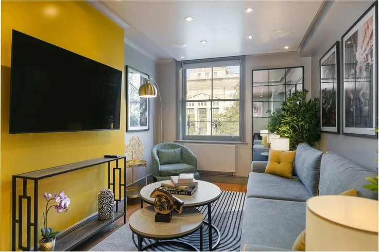 Flat Bloomsbury Square in Greater London
