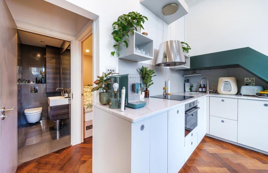 Flat Park Crescent in City of Westminster