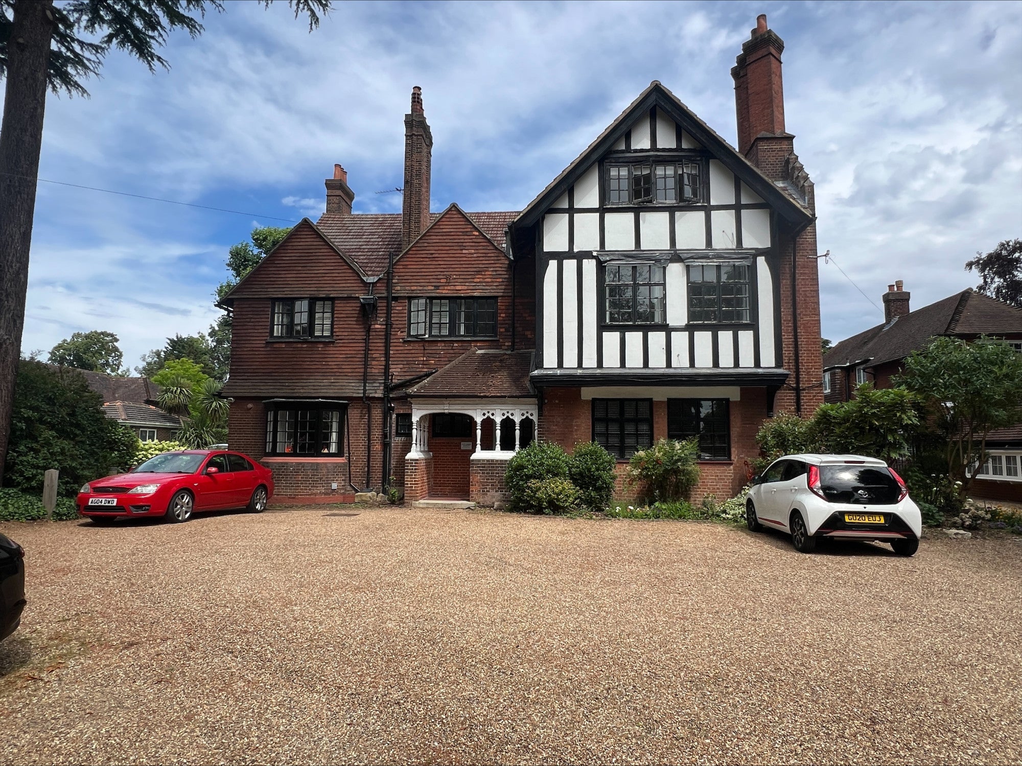 Flat Hawthorne Road in London