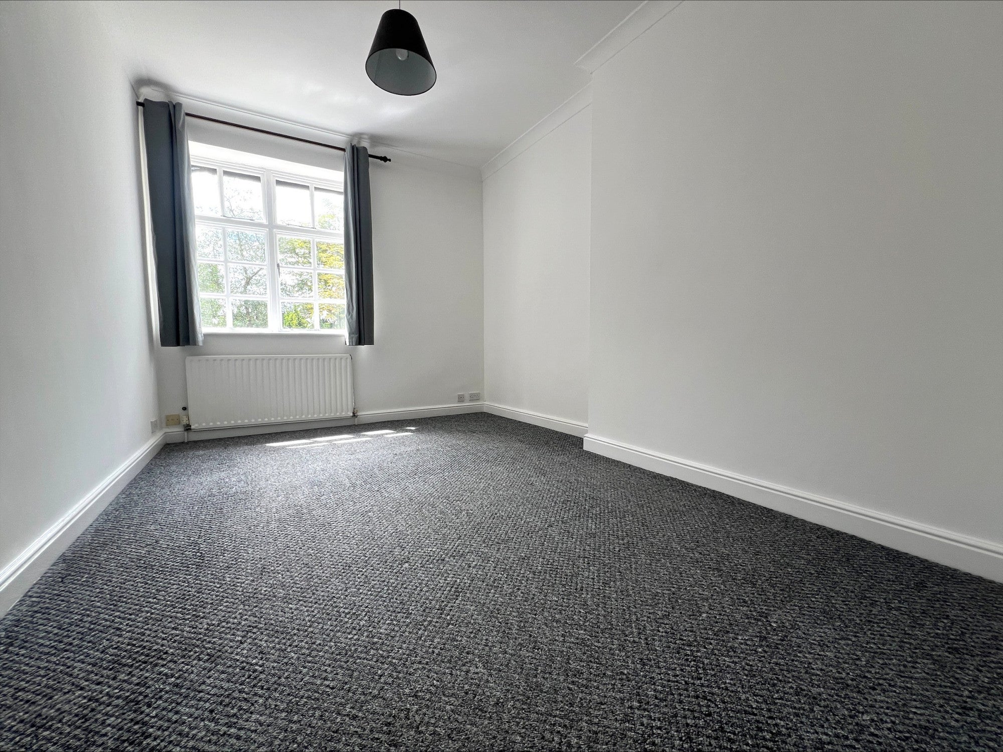 Flat Hawthorne Road in London