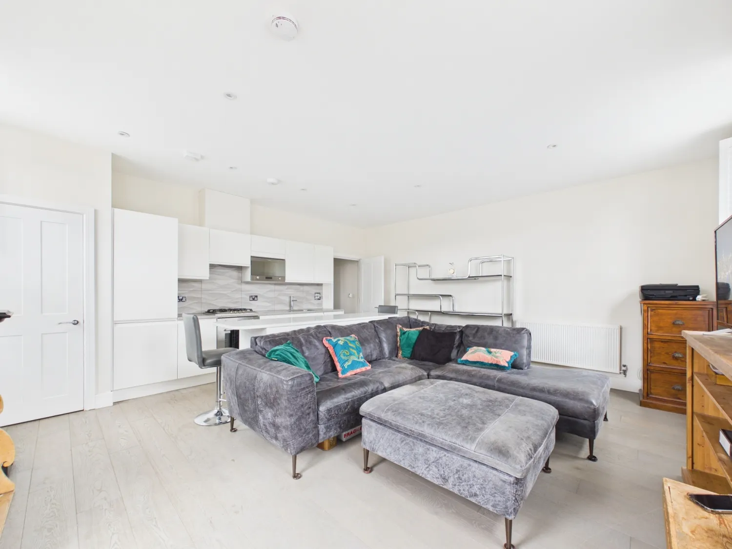 Flat Newark Lane in Guildford