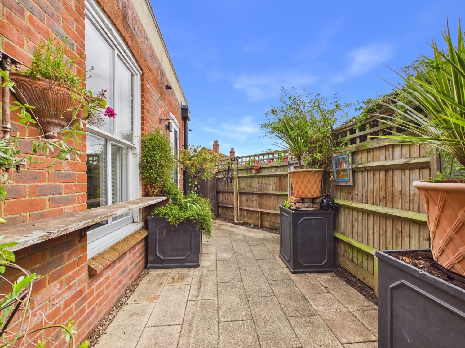 Flat Newark Lane in Guildford