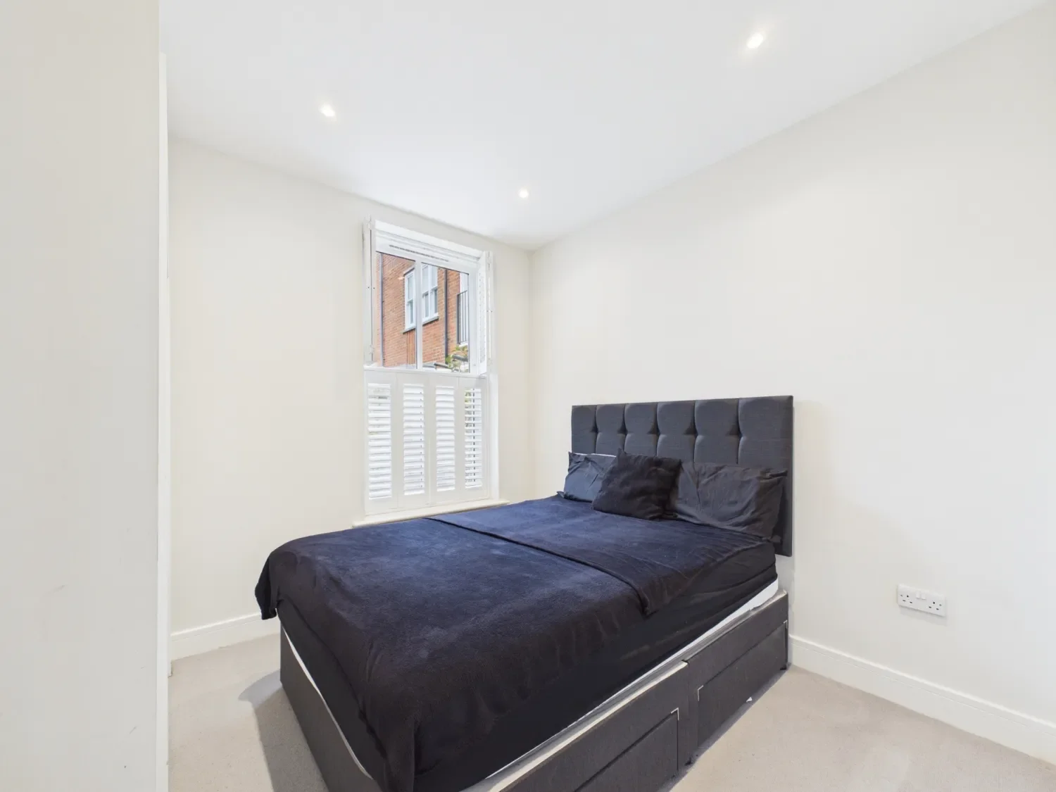 Flat Newark Lane in Guildford