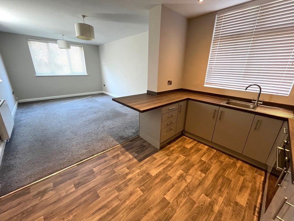 Flat Brackenbury Road in Preston