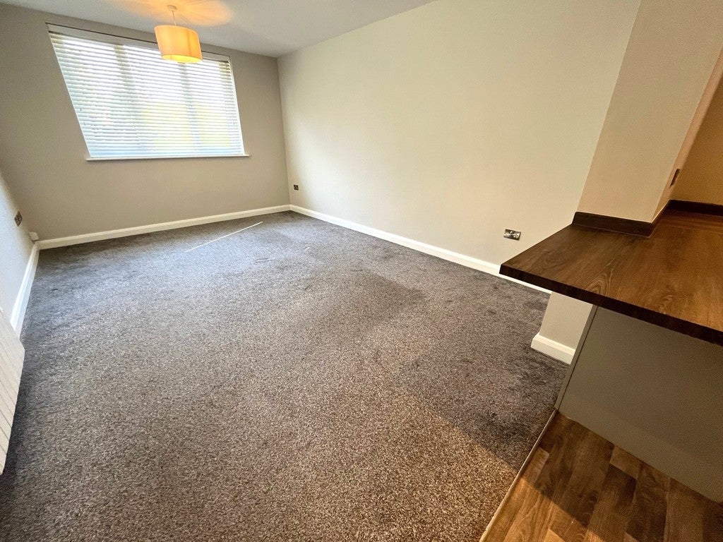 Flat Brackenbury Road in Preston