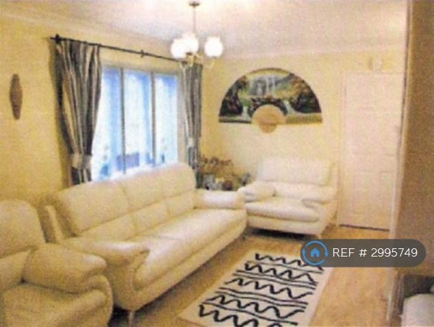 House Grasmere Close in Greater London