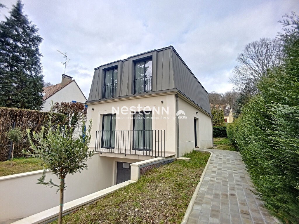 House Avenue Jean Jaures in Saint-Cyr-l'École