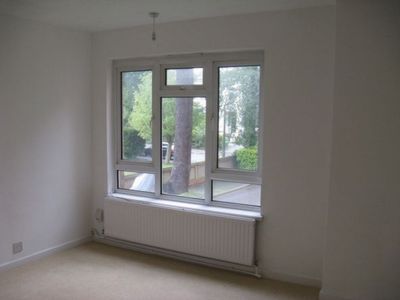 Flat Culloden Road in Greater London