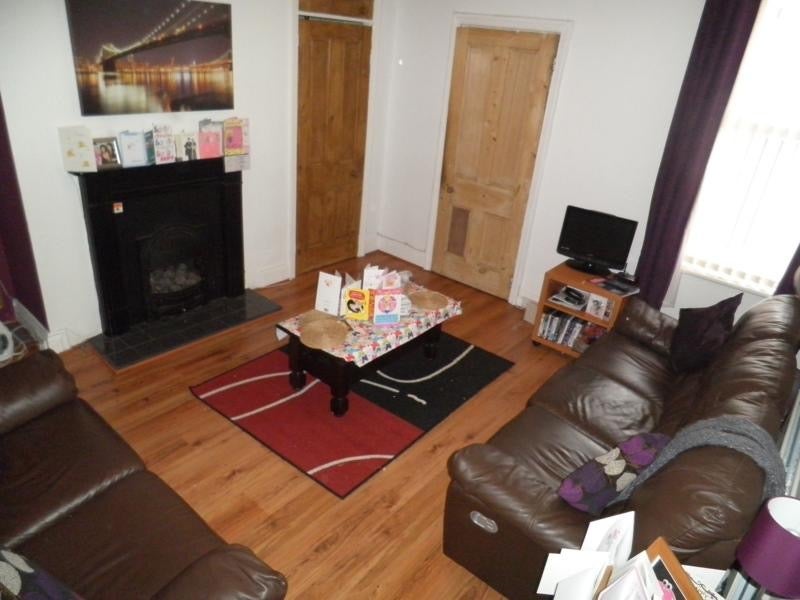 Flat Whitefield Terrace in Newcastle upon Tyne