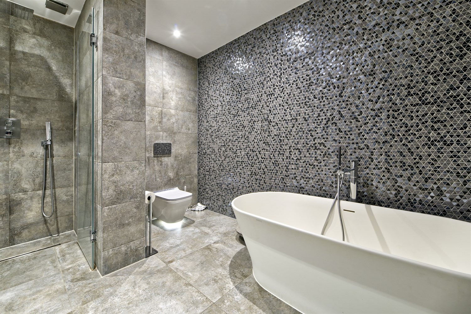 Flat Kensington Court in Greater London
