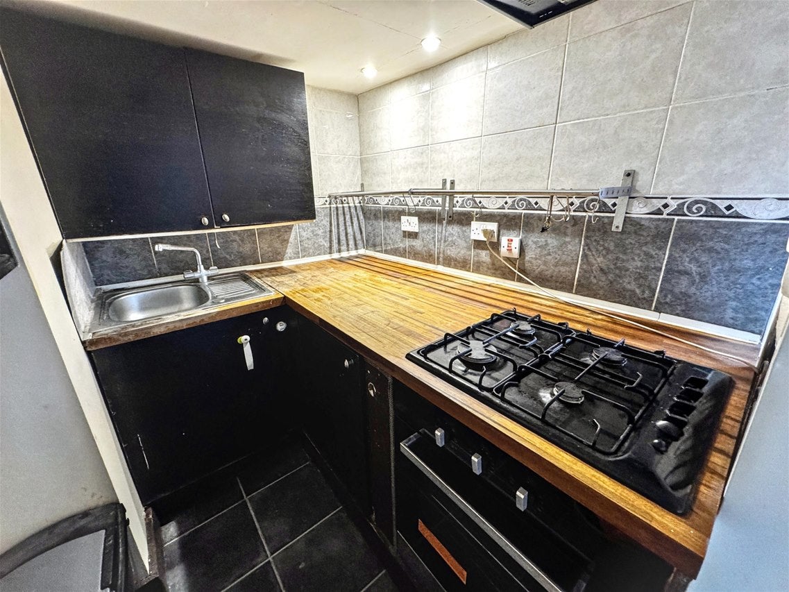Flat Vicarage Lane in London