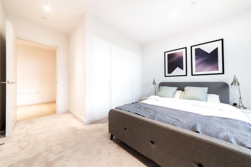 Flat Royal Crest Avenue in Greater London