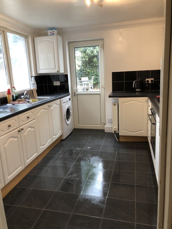 Room Kneller Road in Greater London