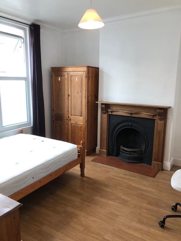 Room Kneller Road in Greater London