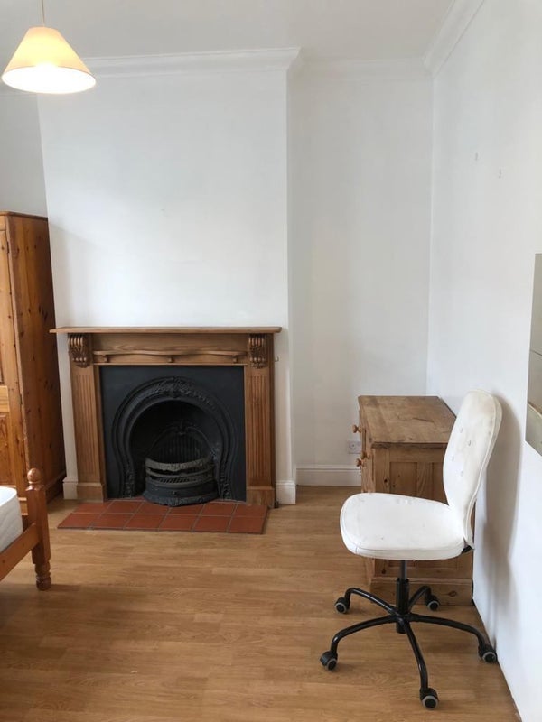 Room Kneller Road in Greater London