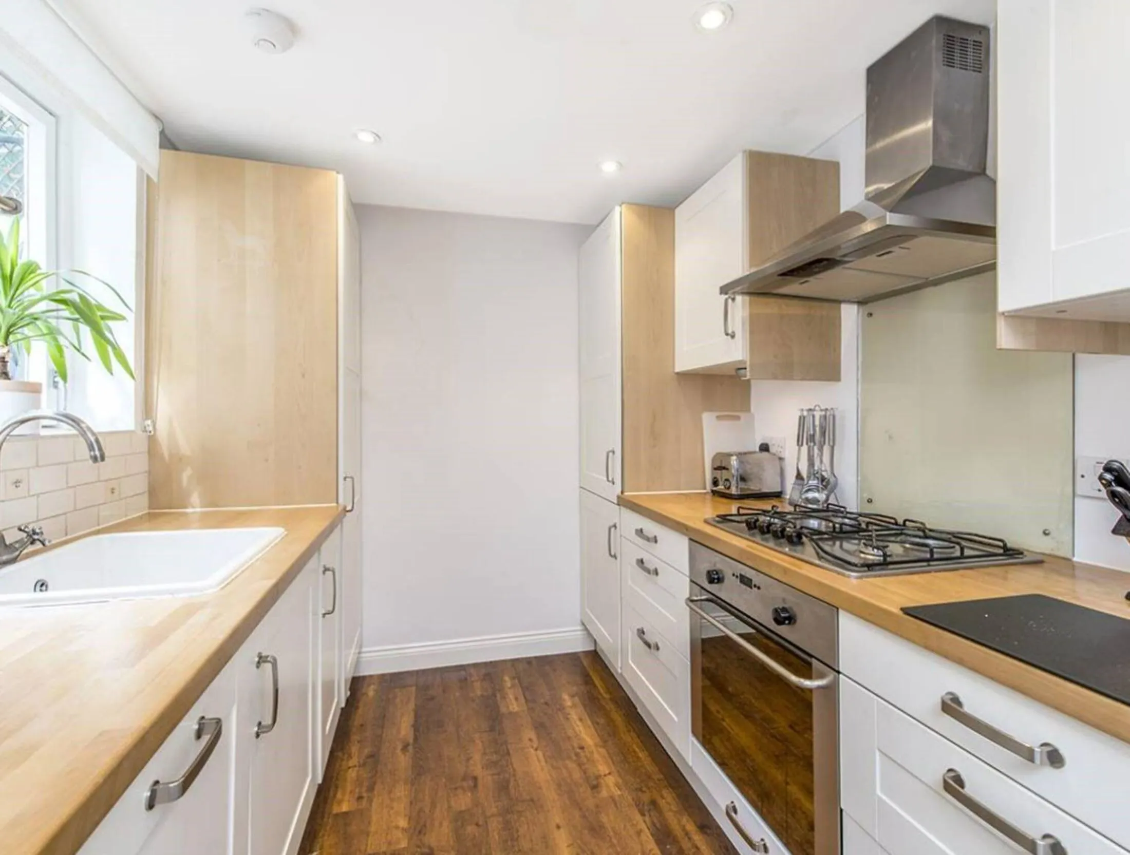 Flat Ifield Road in Greater London