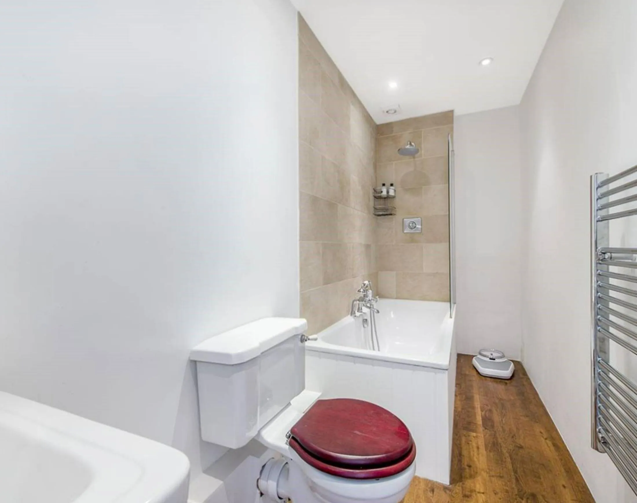 Flat Ifield Road in Greater London