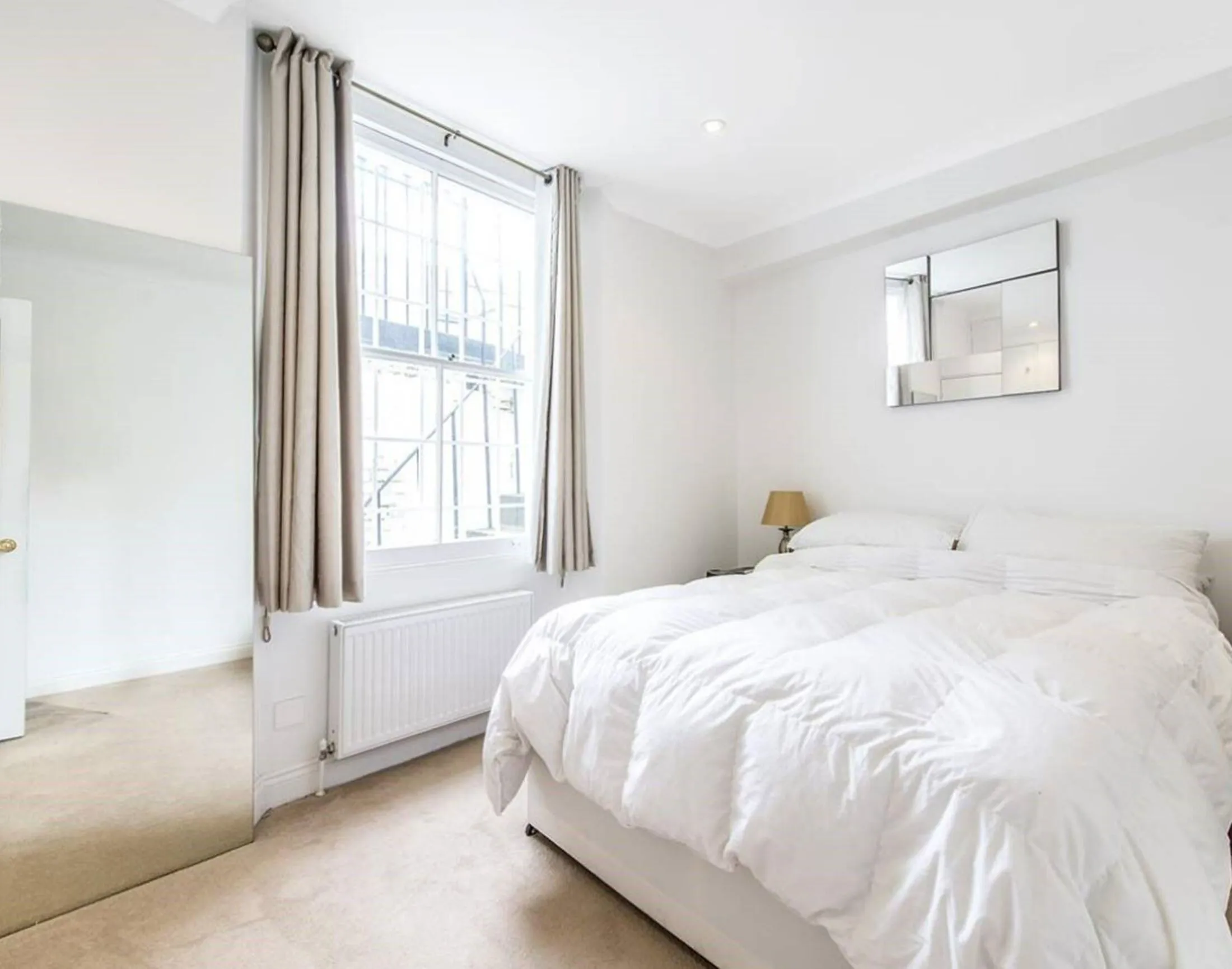 Flat Ifield Road in Greater London
