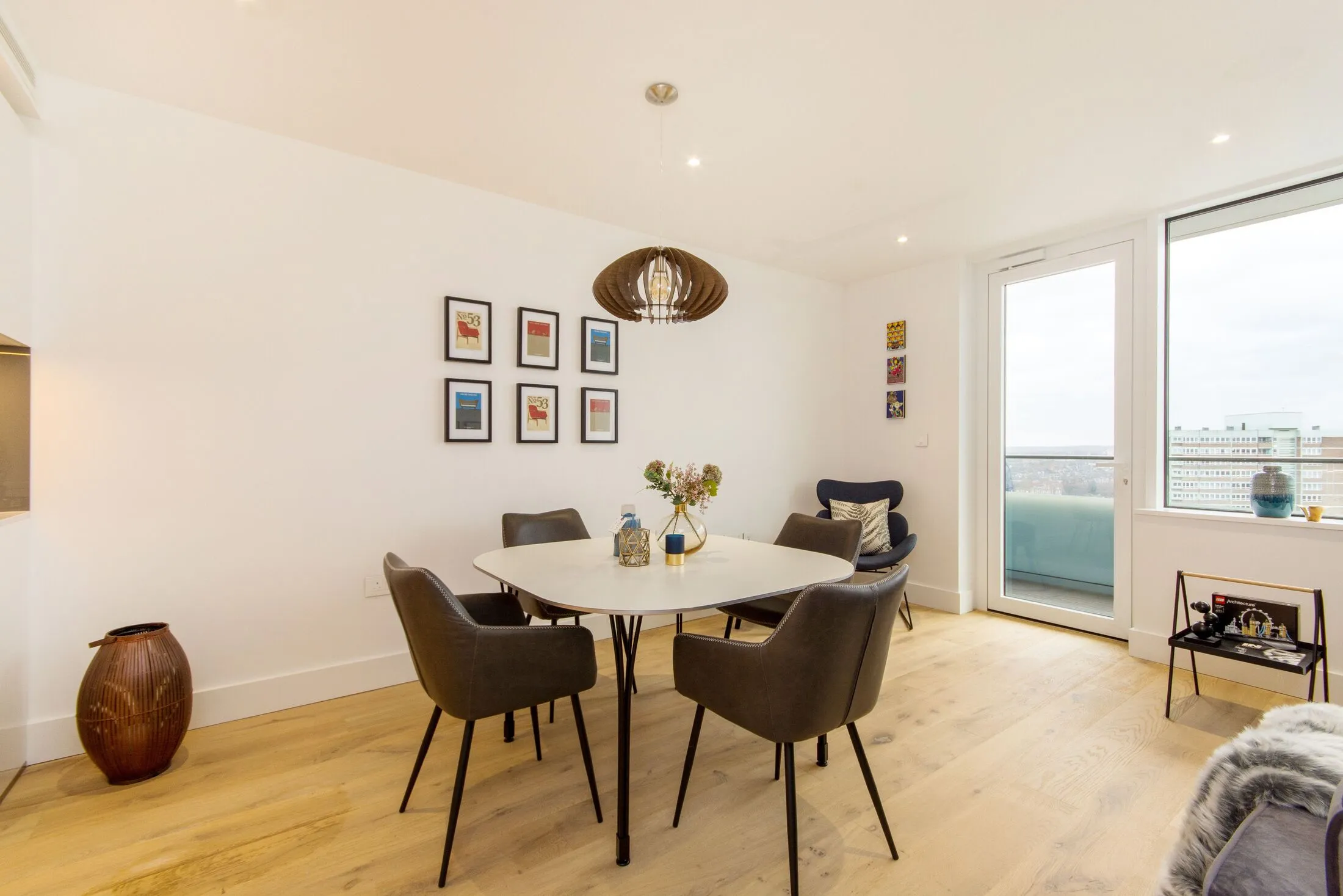 Flat Lombard Road in Greater London