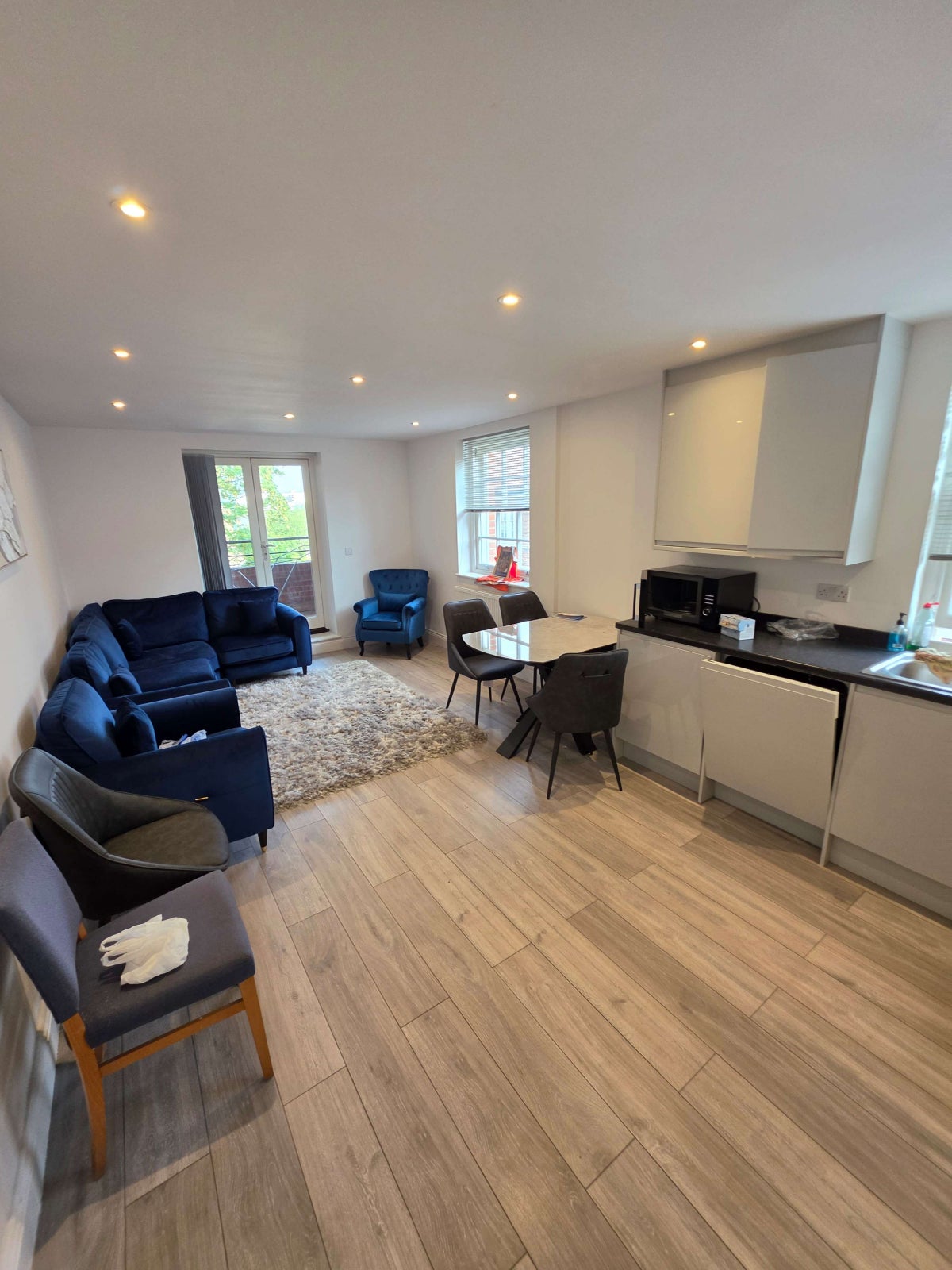 Flat Ferndale Terrace in Greater London