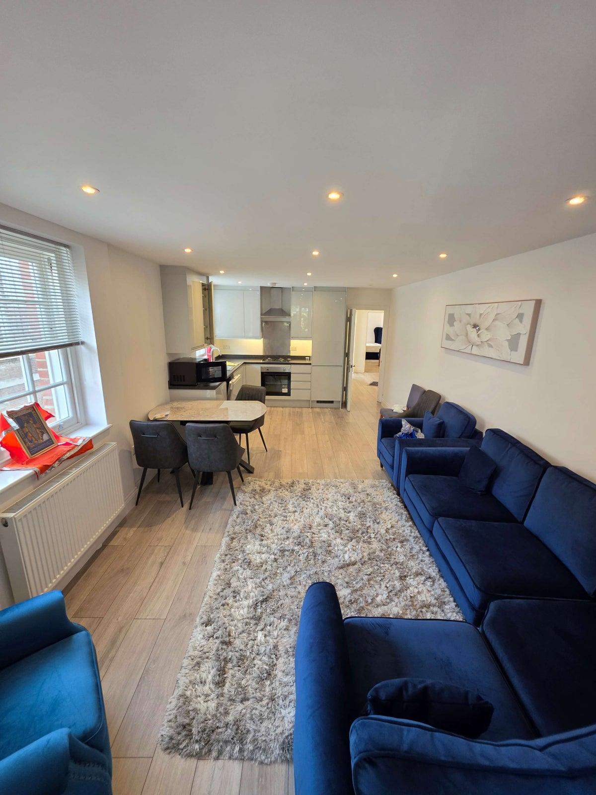 Flat Ferndale Terrace in Greater London