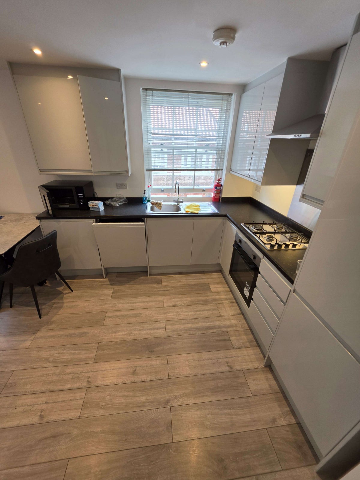 Flat Ferndale Terrace in Greater London