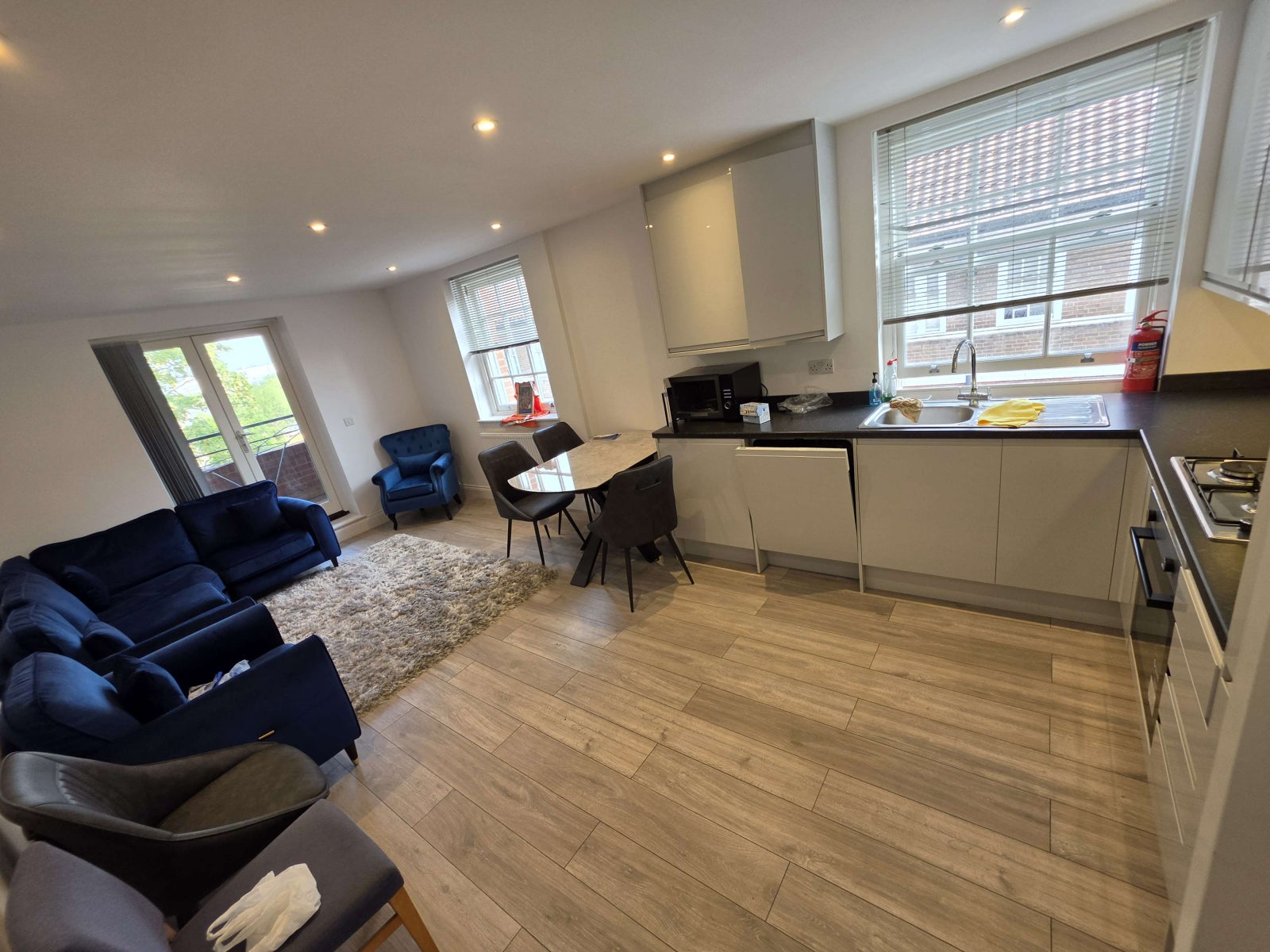 Flat Ferndale Terrace in Greater London