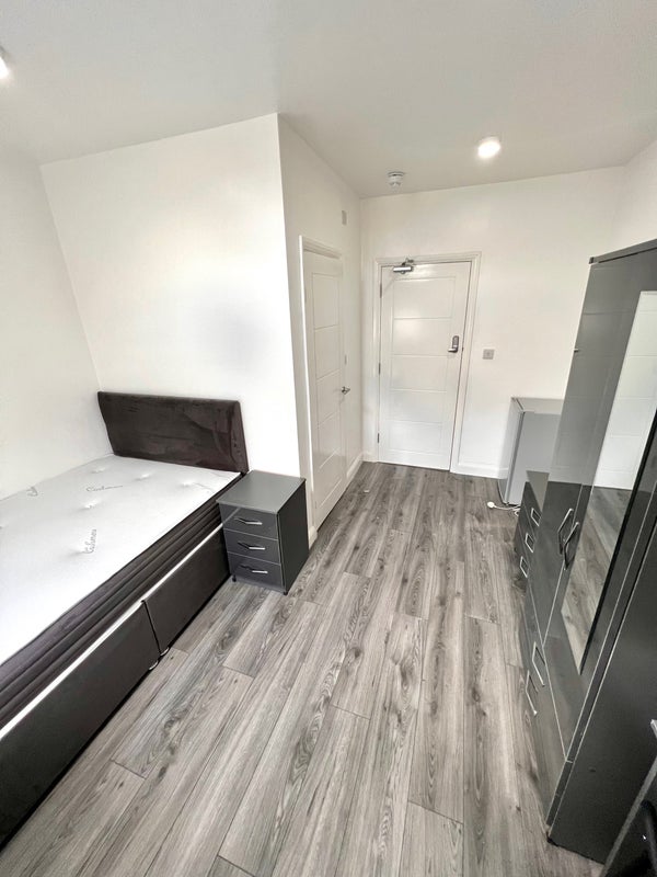 Room Pershore Road in Birmingham
