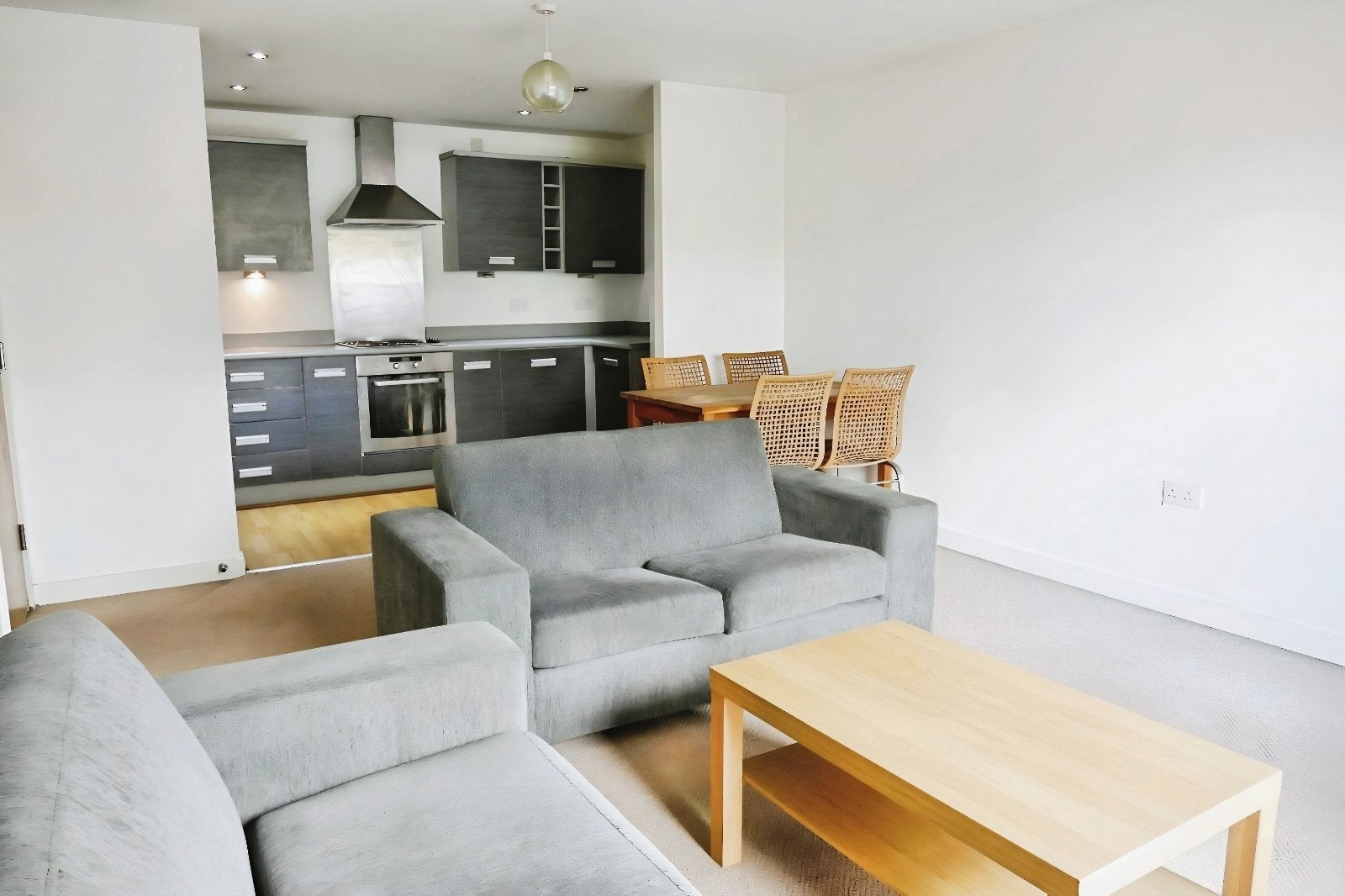 Flat Bouverie Court in Leeds