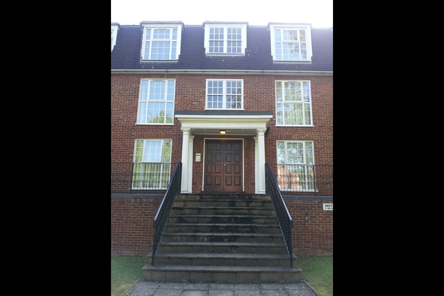 Flat Wellington Road in Greater London