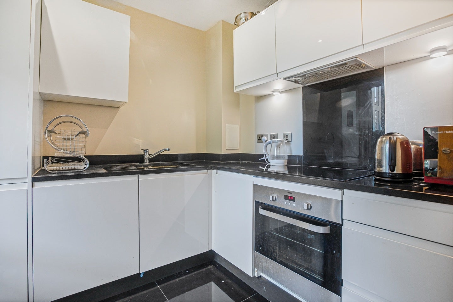Room Mornington Close in Greater London