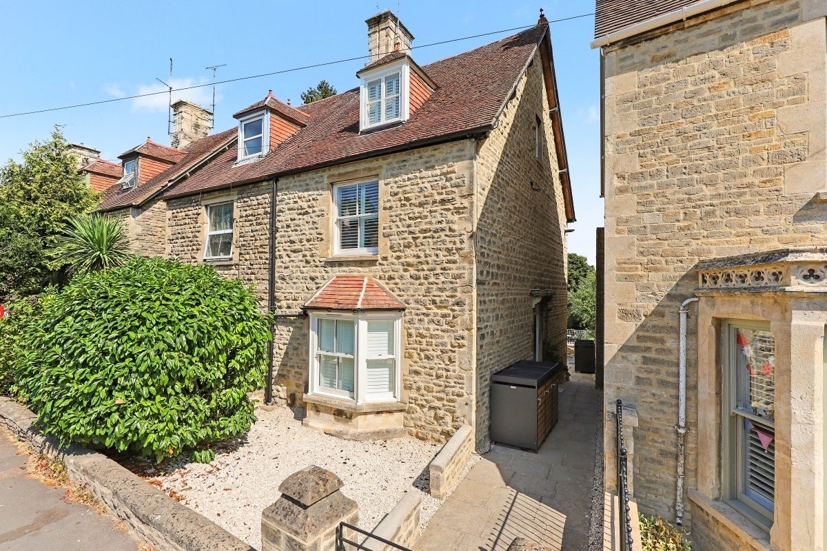 Flat Mill Street in West Oxfordshire