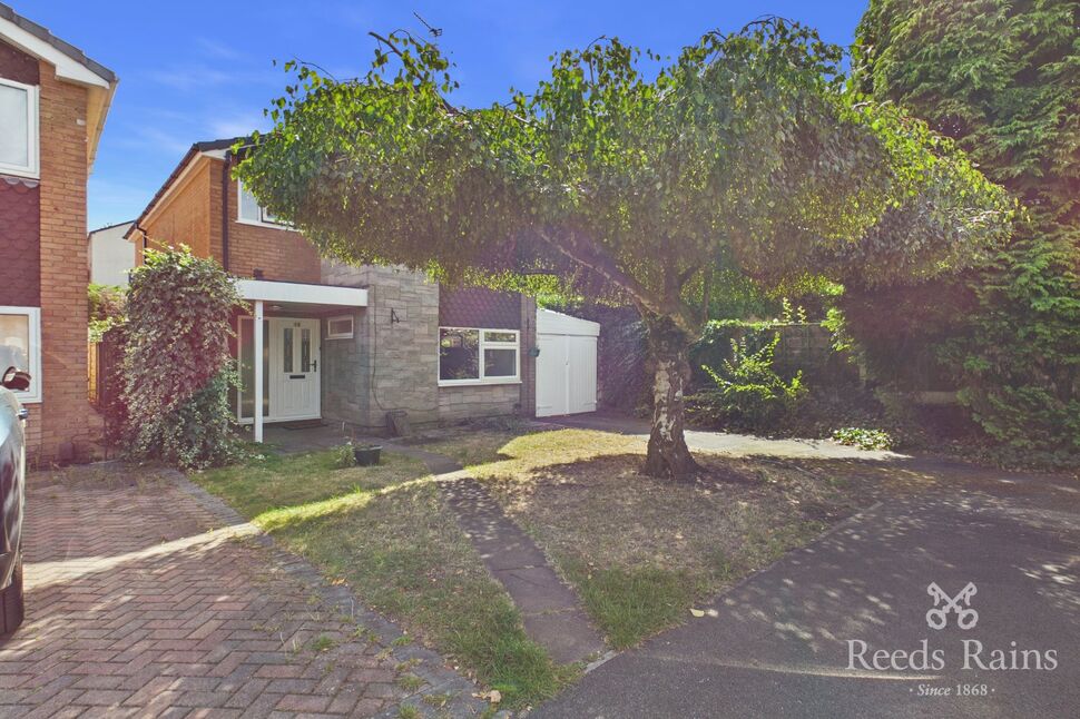 House Cunliffe Drive in Trafford