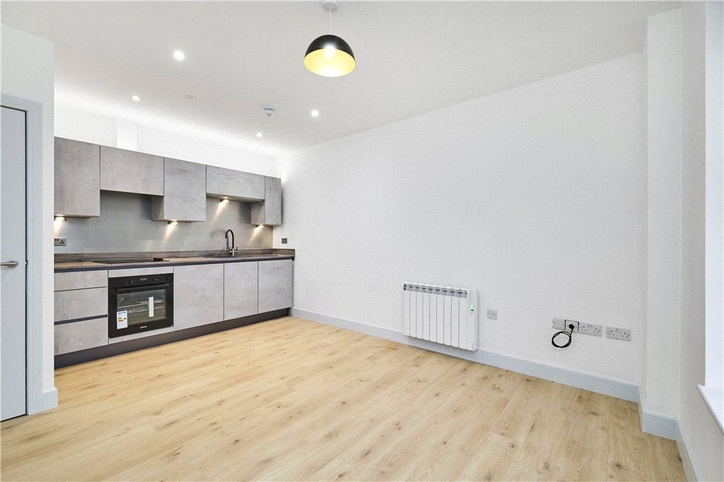 Flat Chantry Drive in Bradford