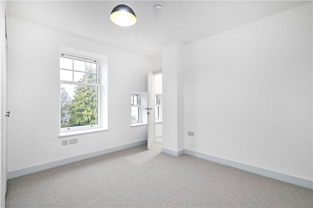 Flat Chantry Drive in Bradford