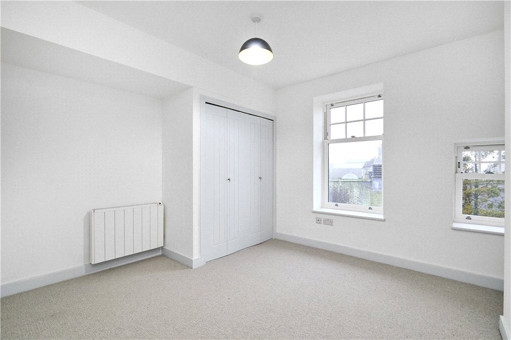Flat Chantry Drive in Bradford