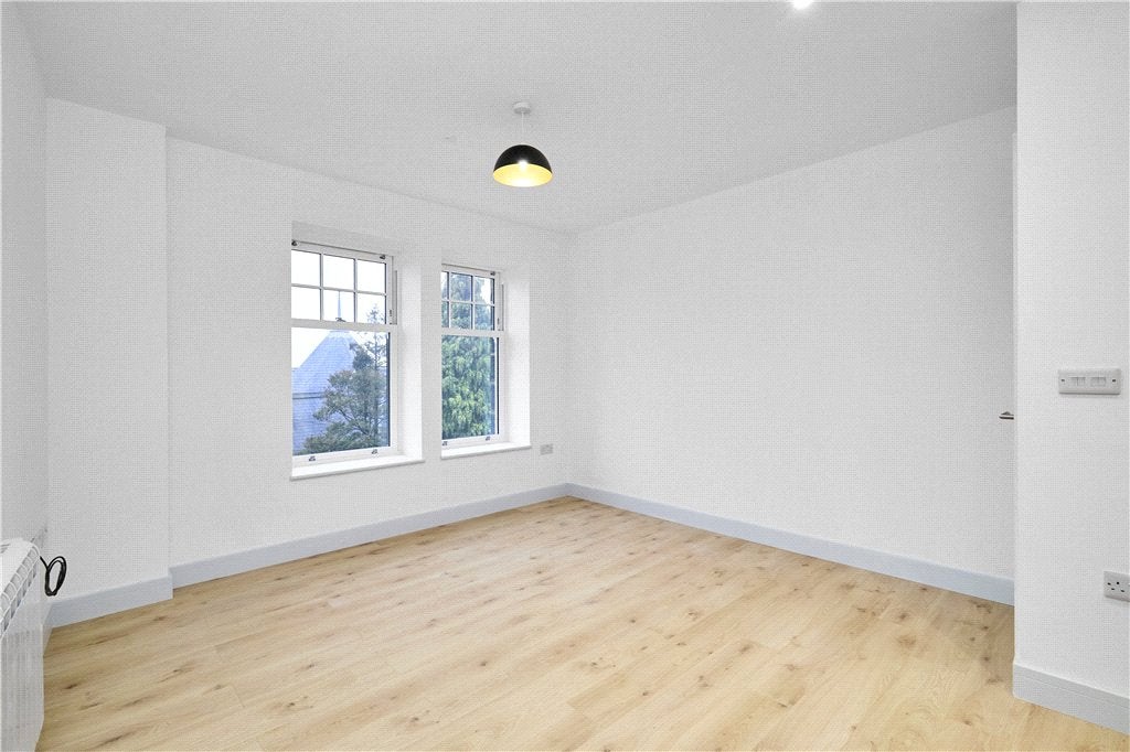 Flat Chantry Drive in Bradford