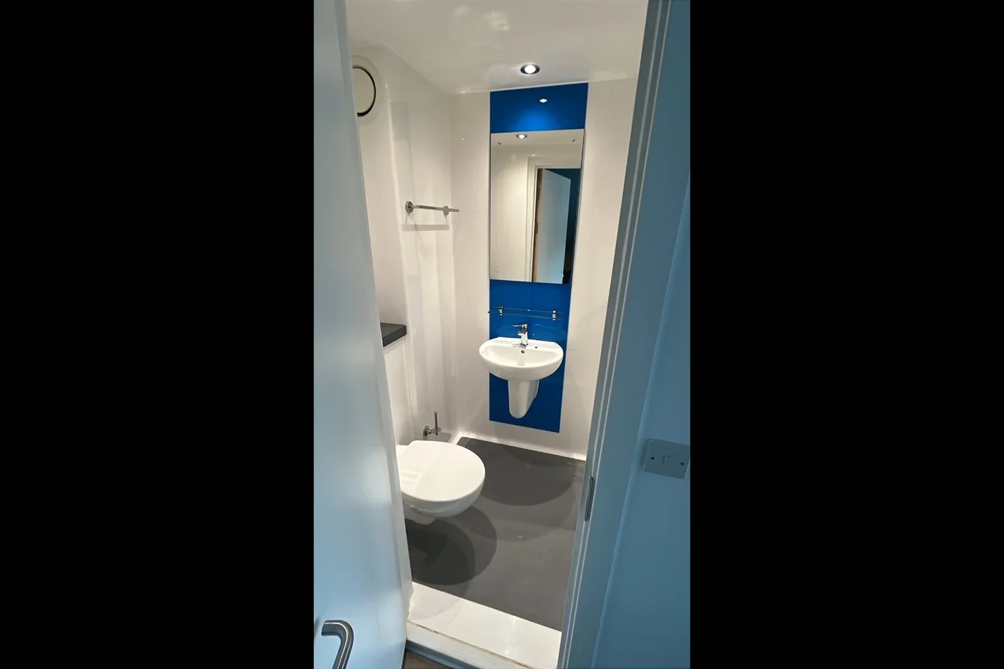 Room Lower Bristol Road in Bath