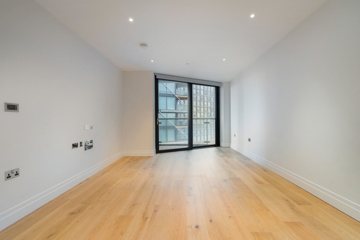 Flat Tideway Walk in Greater London
