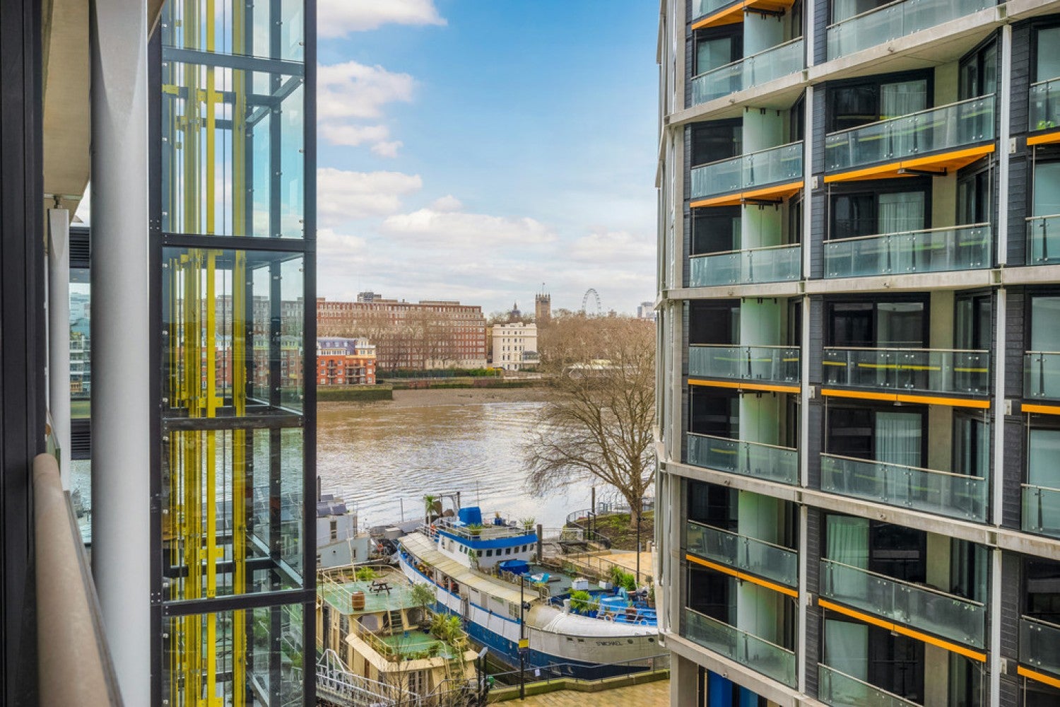Flat Tideway Walk in Greater London