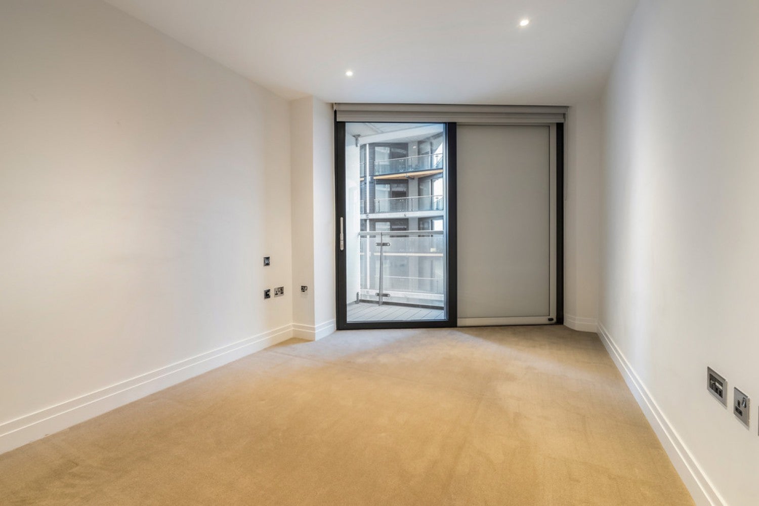 Flat Tideway Walk in Greater London
