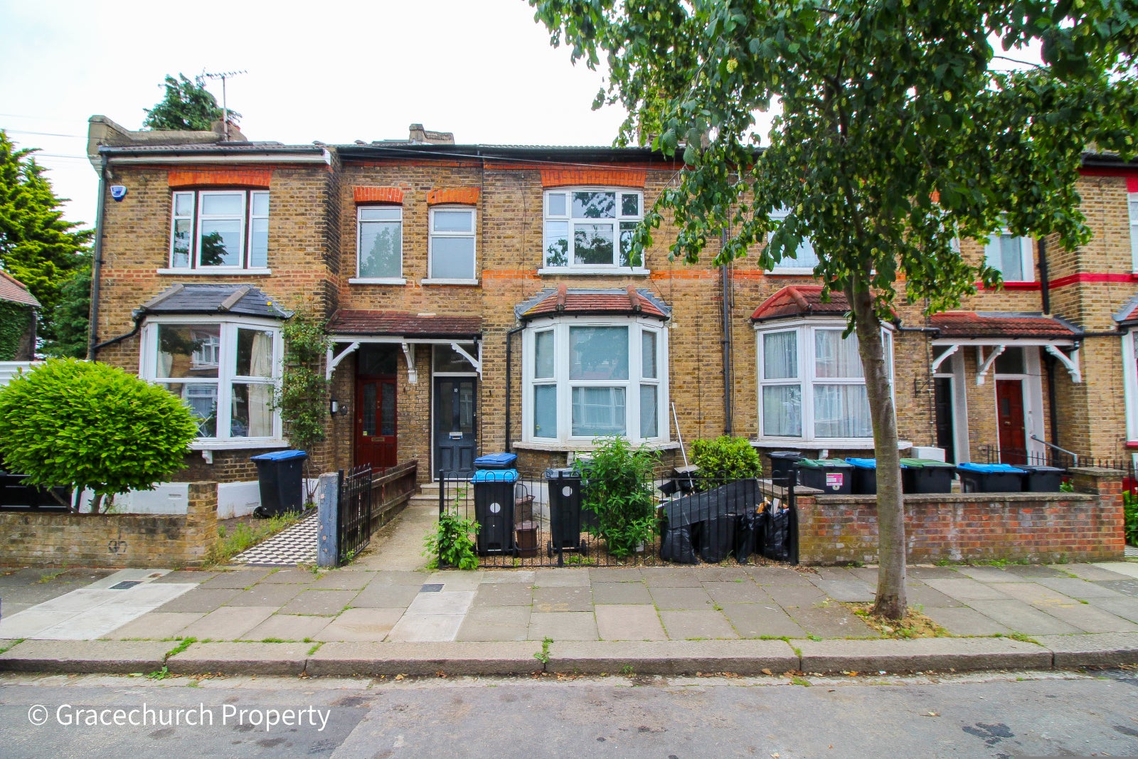Flat Arthur Road in Greater London