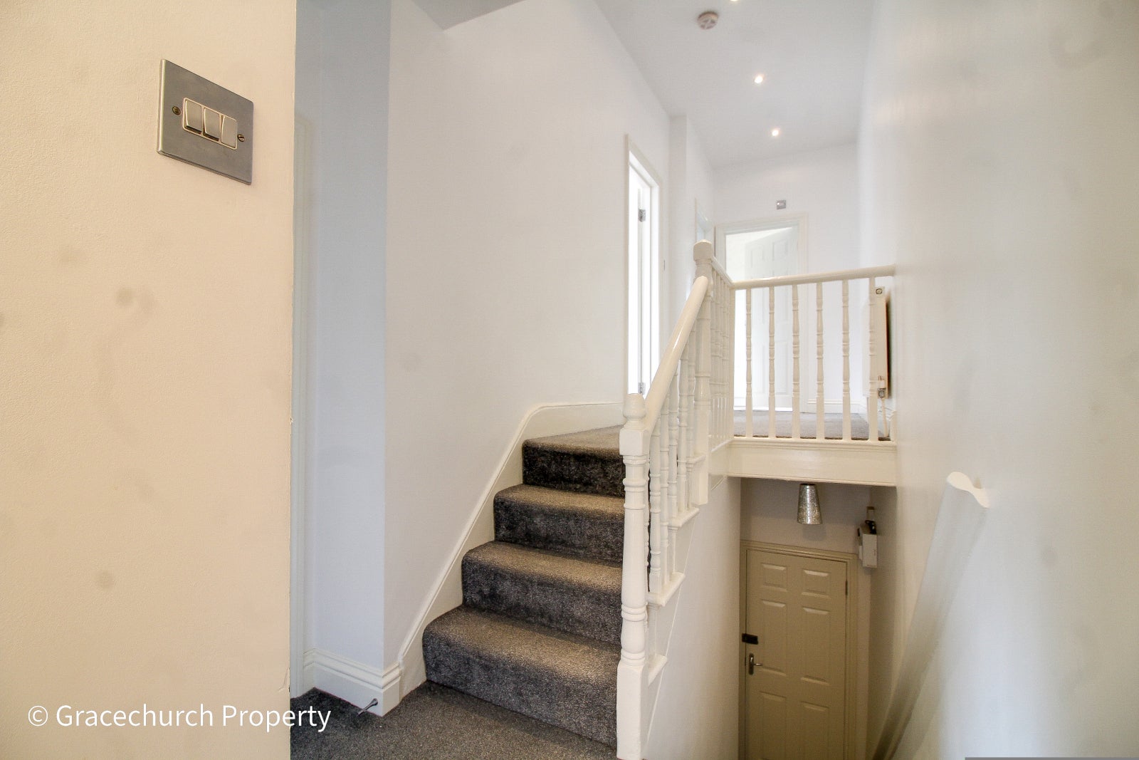 Flat Arthur Road in Greater London