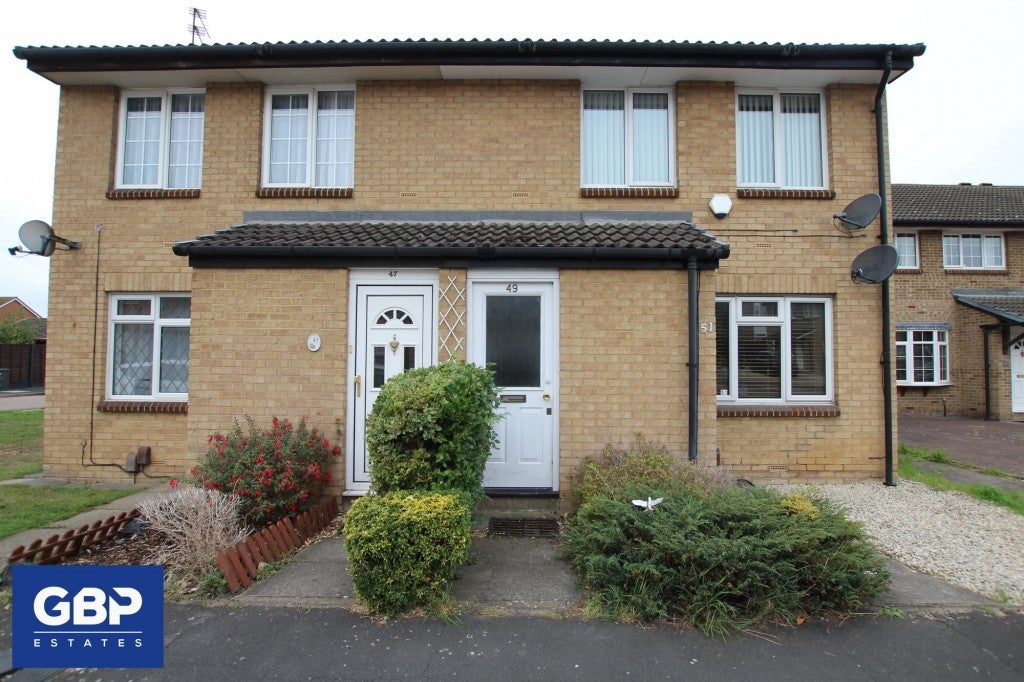 Flat Juniper Way in Greater London