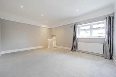 Flat Hopton Road in Greater London