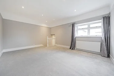 Flat Hopton Road in Greater London