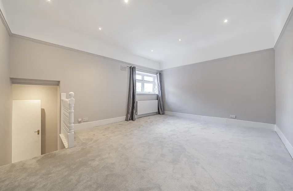 Flat Hopton Road in Greater London